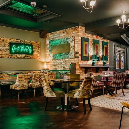 The Farnham Arms Hotel キャヴァン エクステリア 写真