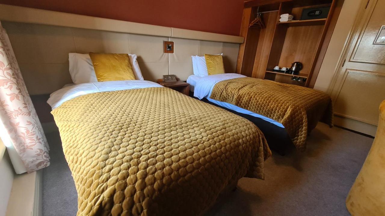 The Farnham Arms Hotel キャヴァン エクステリア 写真
