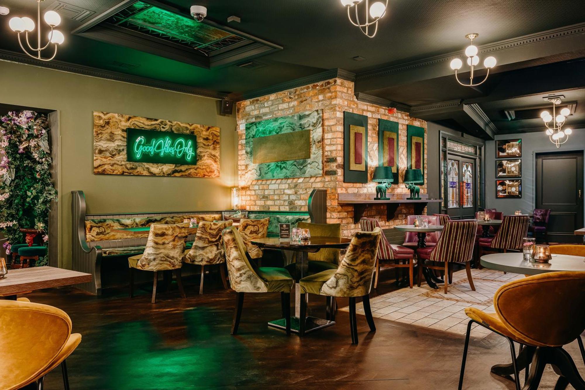 The Farnham Arms Hotel キャヴァン エクステリア 写真